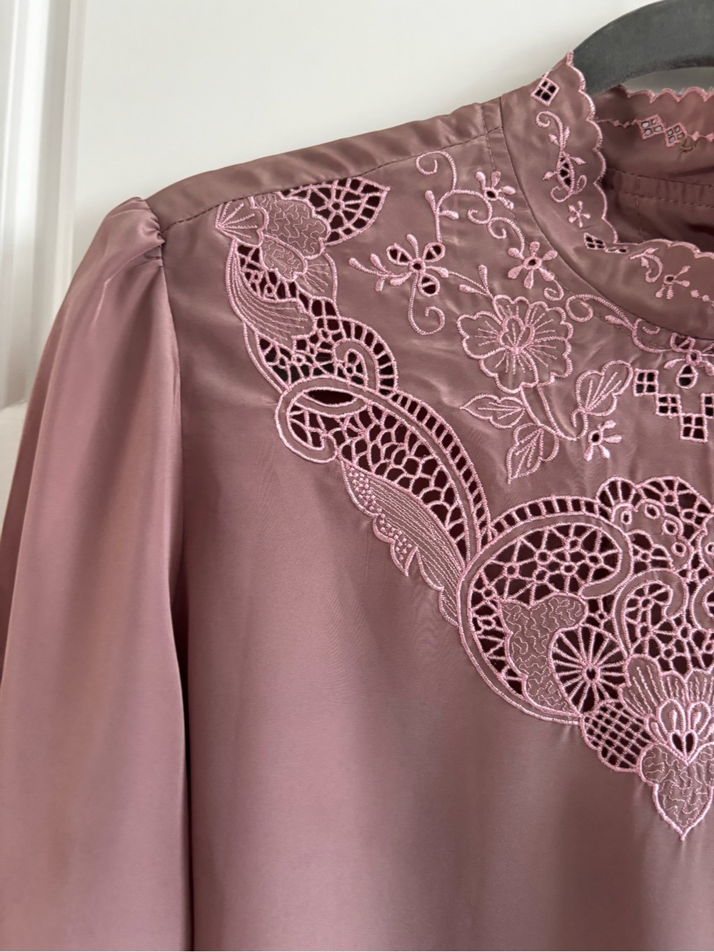 Vintage Ms. Robinson’s Dusty Pink Lace Embroidered Blouse Fits S M - Picture 4 of 5
